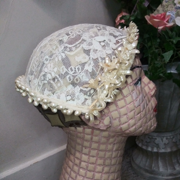 Antique Accessories - Antique 1920's Ivory Lace Bridal Headpiece With Wax Flower & Pearl Trim